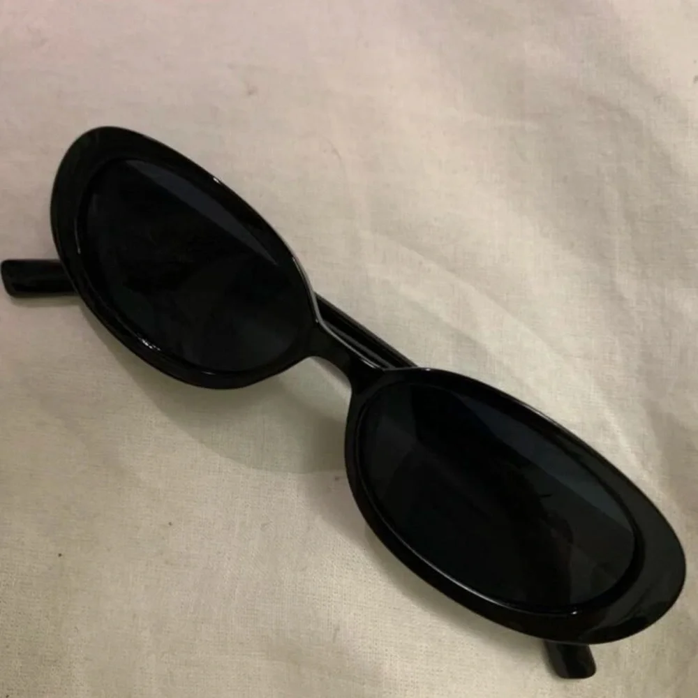 New Womans Street Photography Black Grey UVA UVB Small Frame Classic Sunglasses